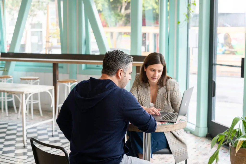 Business Meeting - Webentwicklung, Laravel.