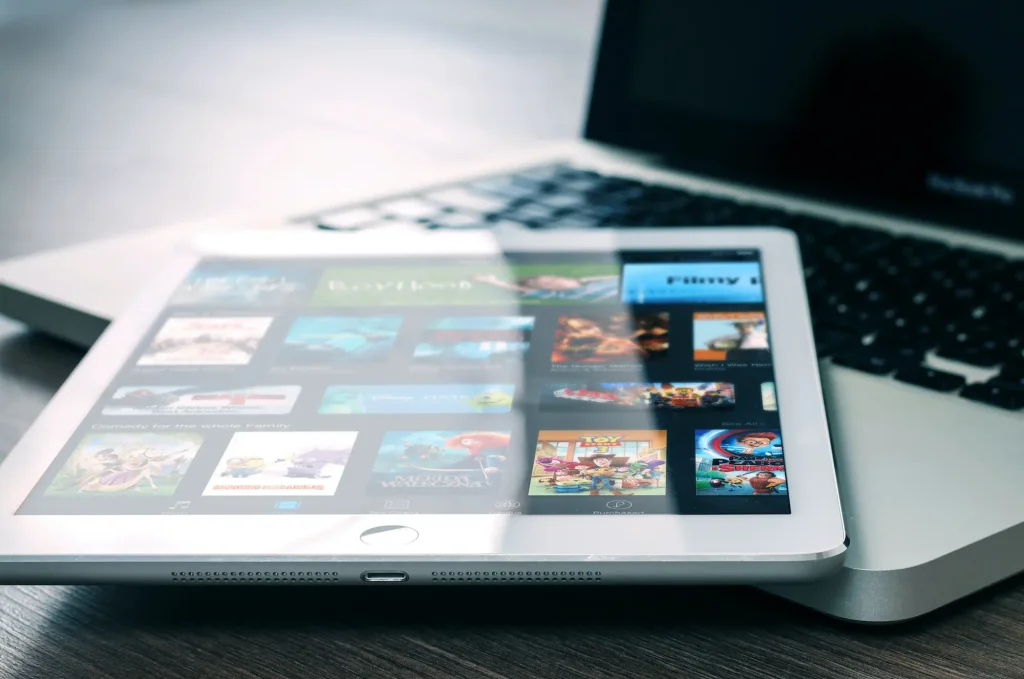 Webapp running on a Macbook and iPad.